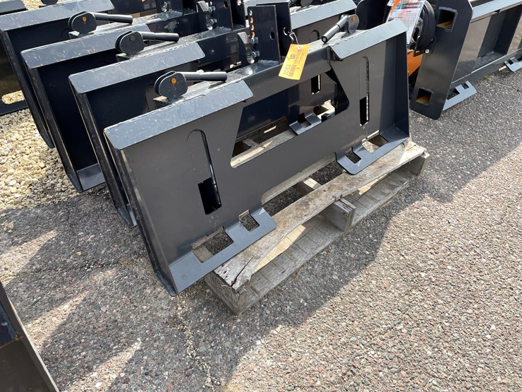 #3055-•-skid-steer-3-point-connecting-plate-image-1