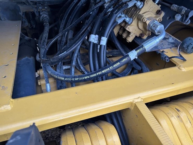 2019-deere-210l-image-22