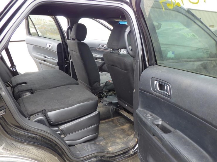 2016-ford-explorer-image-8