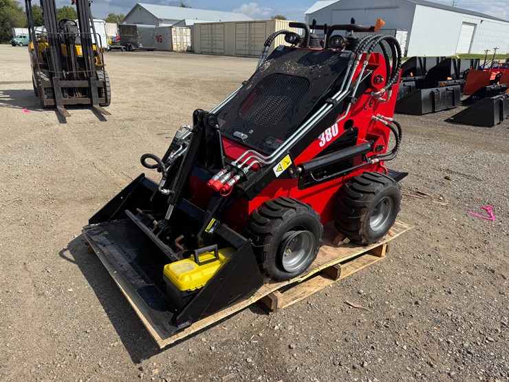 #1045-•-2024-mini-wheeled-skidsteer-image-1