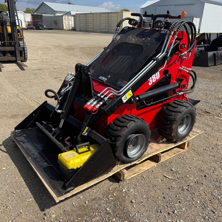 #1045 • 2024 Mini Wheeled Skidsteer