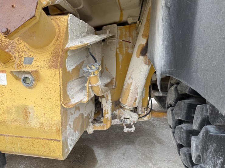 komatsu-hd465-5-image-15