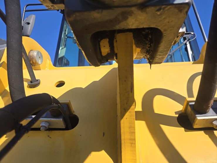2019-deere-344l-image-25