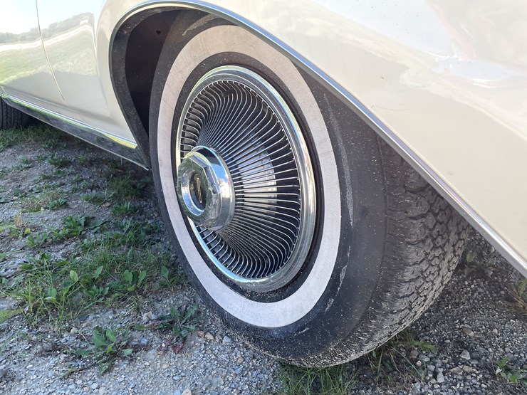#1022-•-1969-lincoln-continental-mark-iii-image-26