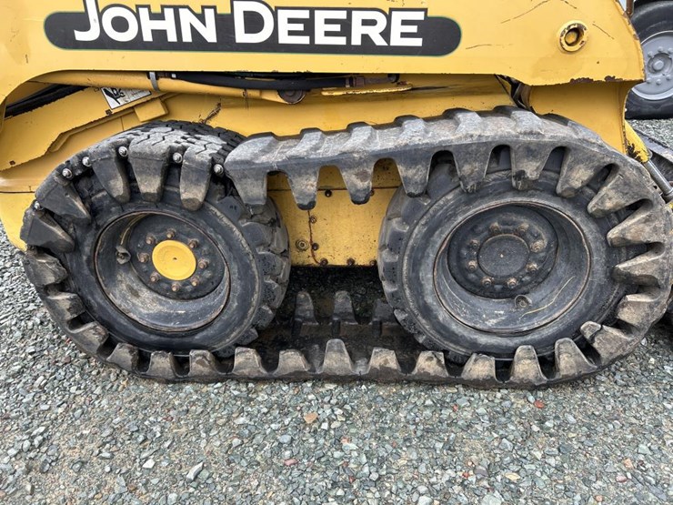 deere-240-image-42