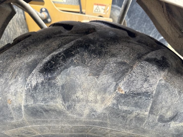 caterpillar-th407c-image-52