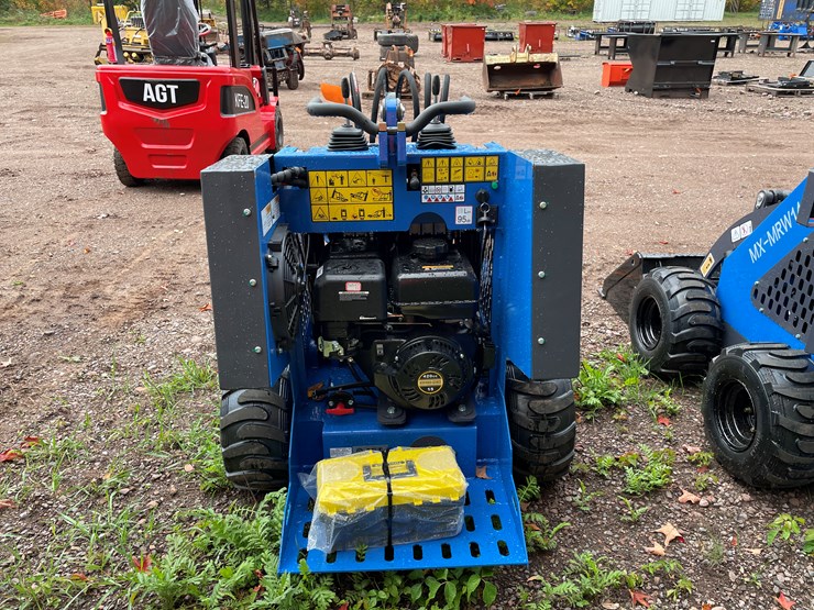 #8164-•-agt-skid-steer-loader-image-5