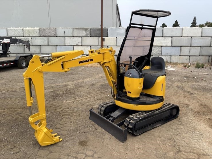 komatsu-pco8uu-1f-hydraulic-excavator-image-1
