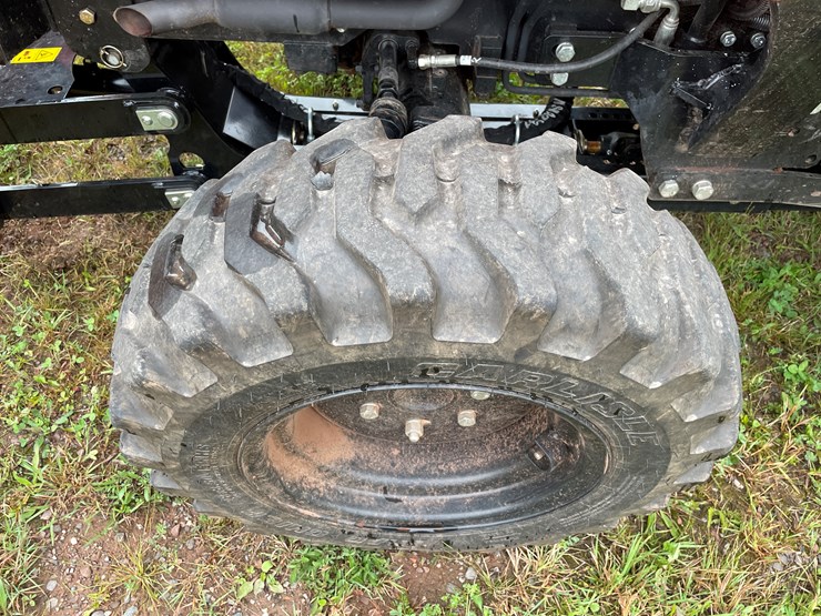 #8065-•-2024-bad-boy-4035ch-4wd-tractor-with-front-mount-berco-66"-snowblower-image-23