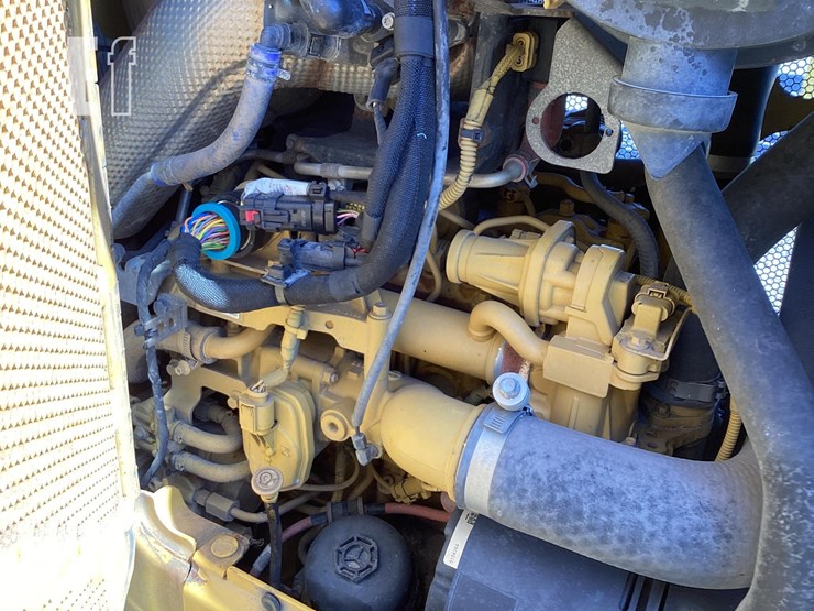 2020-caterpillar-d3-lgp-image-13