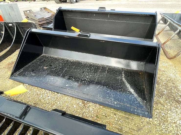 #3008-•-skid-steer-6'-6"-dirt-bucket-image-6
