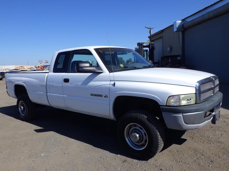 2001-dodge-ram-2500-image-2