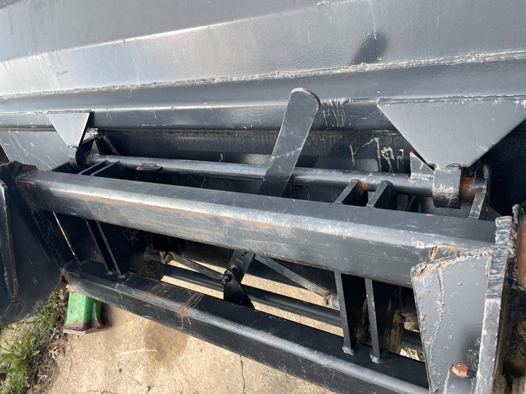 new-holland-92lb-image-11