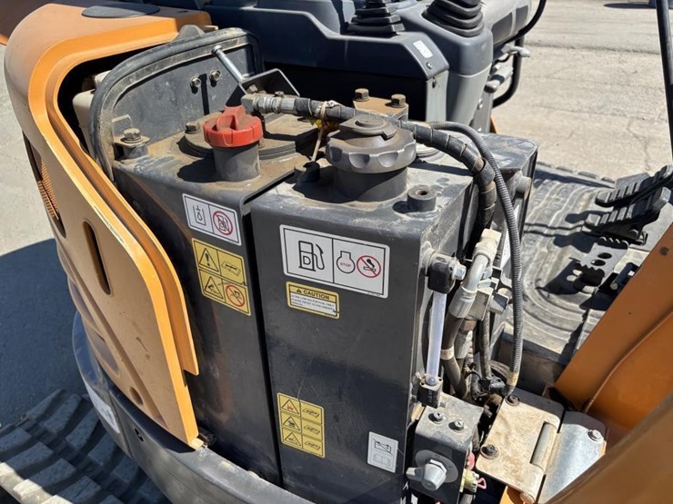 2019-case-cx37c-image-43