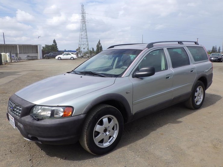 2004-volvo-xc70-image-1