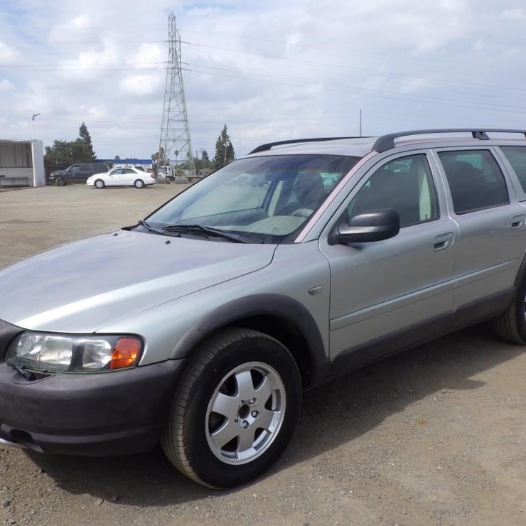 2004 VOLVO XC70