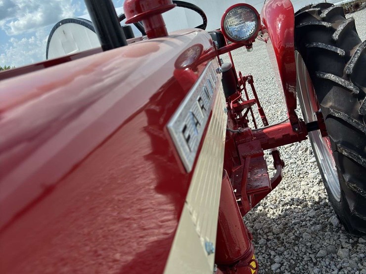 farmall-240-image-13