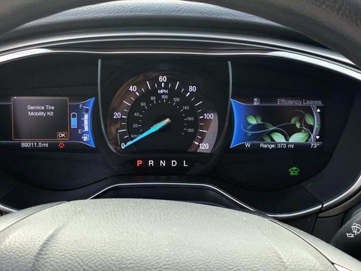 2017-ford-fusion-sedan-image-15