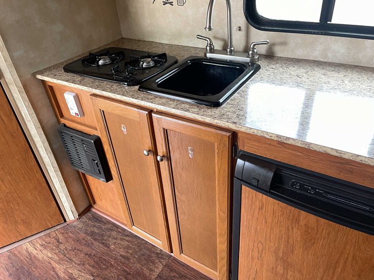 #1976-•-2012-coachman-camper-(no-title)-image-51