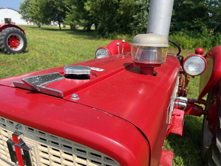 farmall-340-image-10