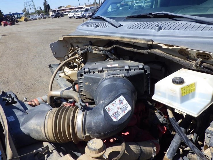 2013-ford-f650-image-9