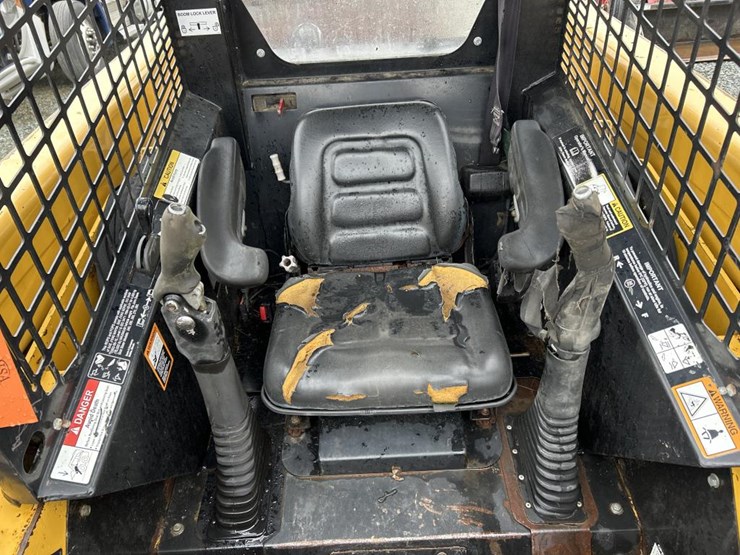 deere-240-image-31