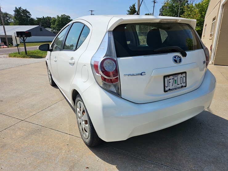 #16993-•-2012-toyota-prius-c-passenger-car-image-9