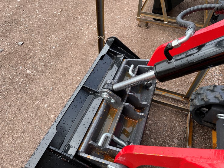 #8172-•-agt-compact-track-loader-image-11