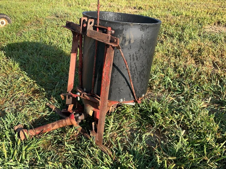 #108-•-3-pt-spreader-image-2