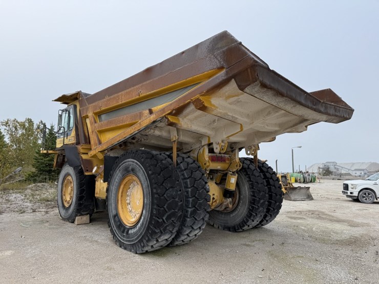 komatsu-hd465-5-image-3