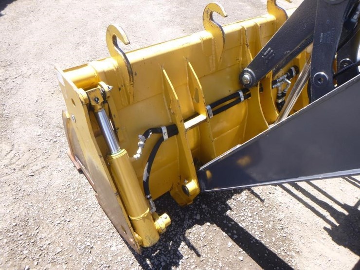 2021-deere-210l-image-12