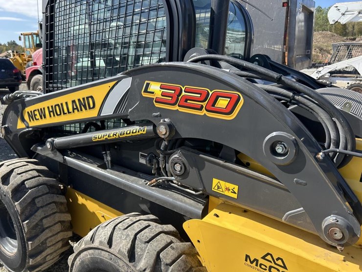 2022-new-holland-l320-image-17