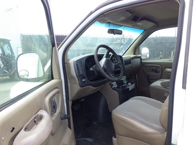 1999-chevrolet-express-3500-image-5