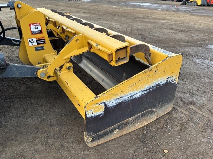 2019-deere-210l-image-18