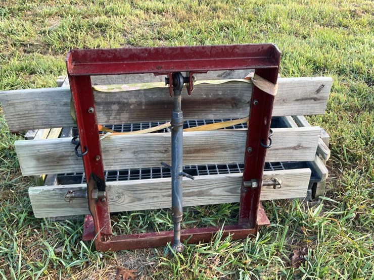 #106-•-3-pt.-carryall-platform-image-2