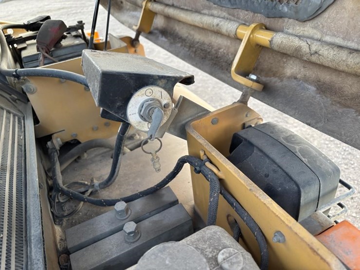 caterpillar-cb34-image-35
