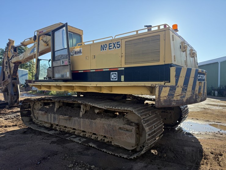 caterpillar-235-image-3