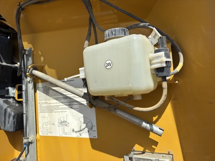 2017-deere-750k-image-53