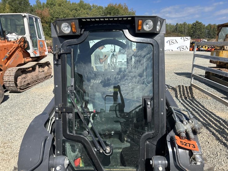 2022-new-holland-l320-image-52
