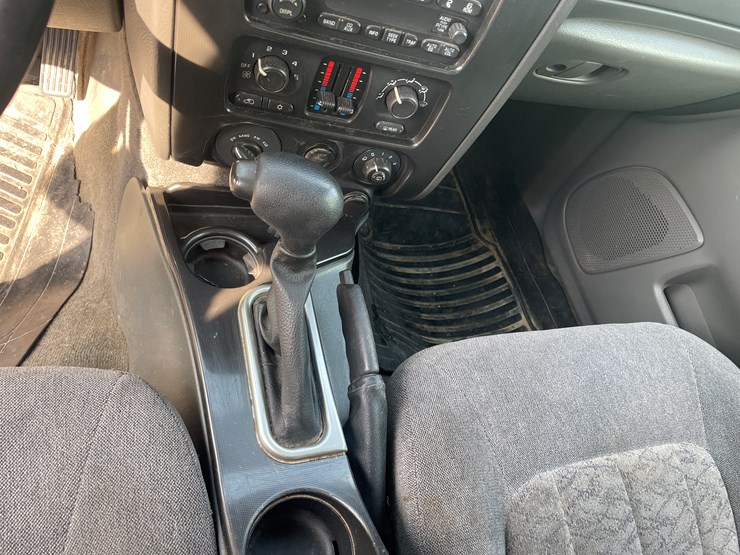 2004-gmc-envoy-image-36