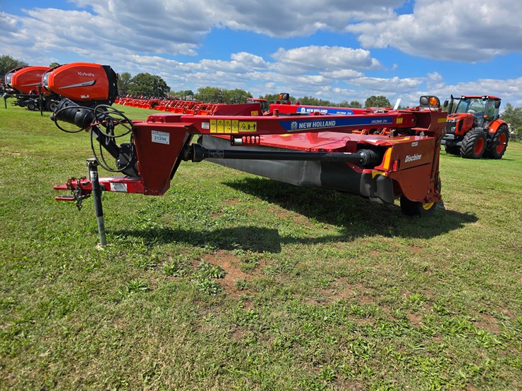 2023-new-holland-210-image-30