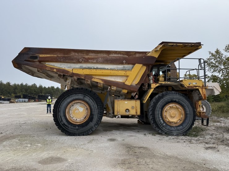 komatsu-hd465-5-image-6