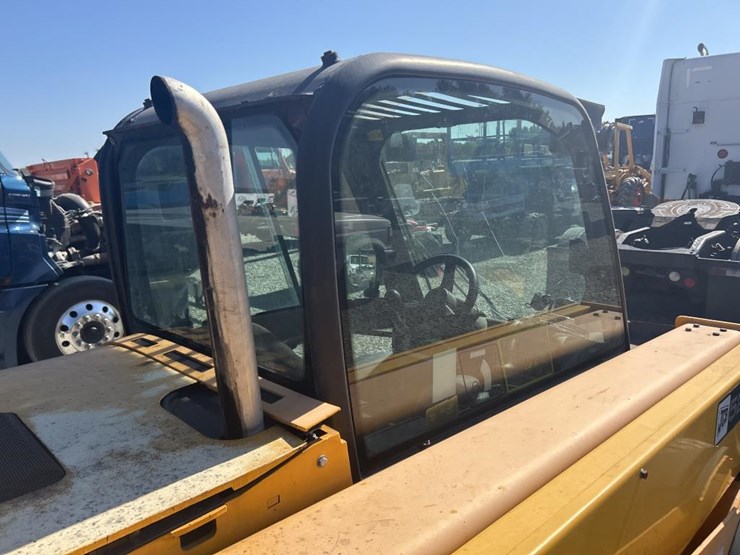 2009-jcb-527-55-image-36