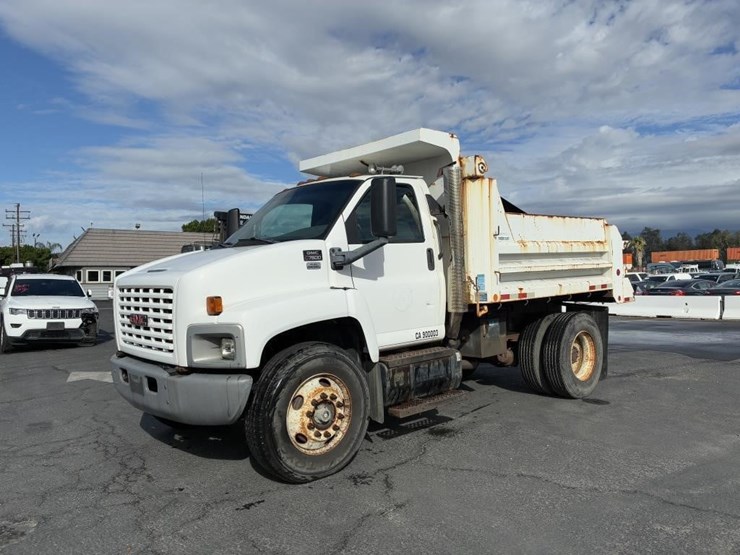 2008-gmc-c7500-dump-truck-image-1