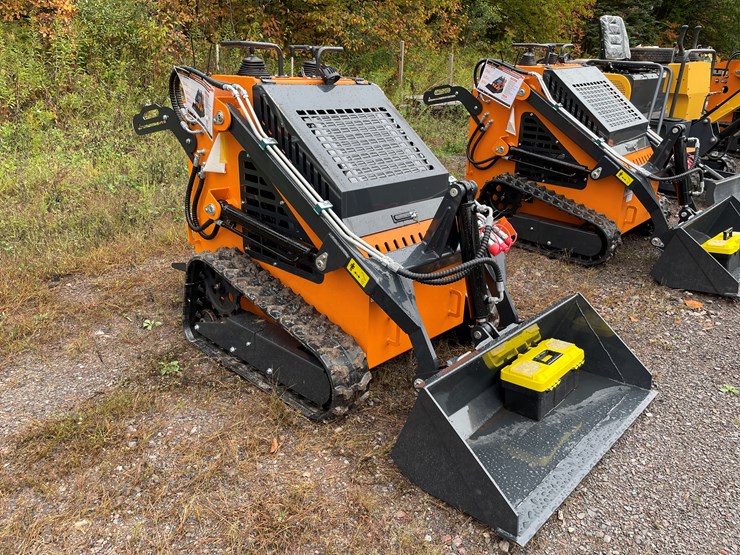 #8161-•-unused-2025-mini-skid-steer-loader-image-3