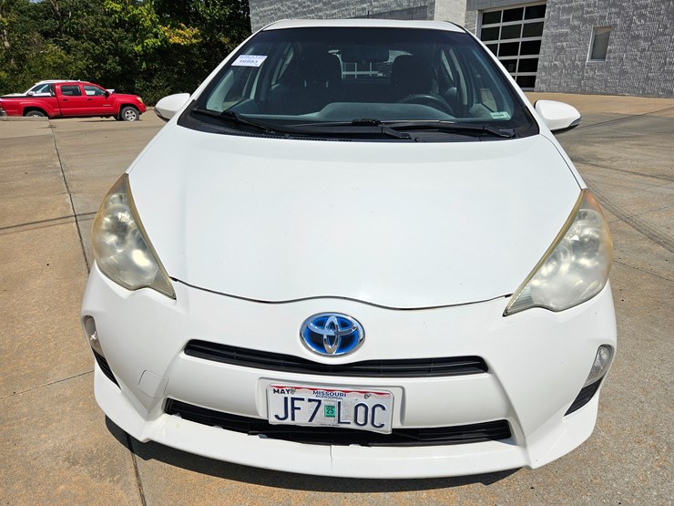 #16993-•-2012-toyota-prius-c-passenger-car-image-19
