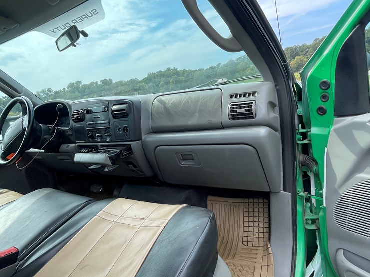 2006-ford-f550-image-28