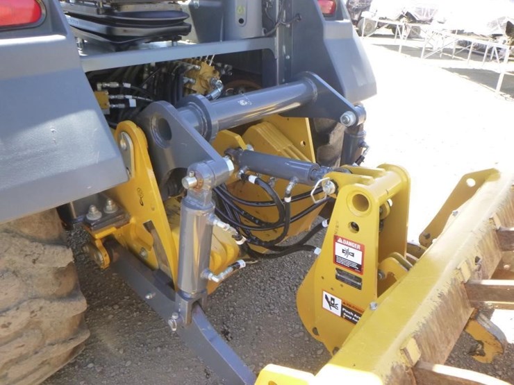 2021-deere-210l-image-23