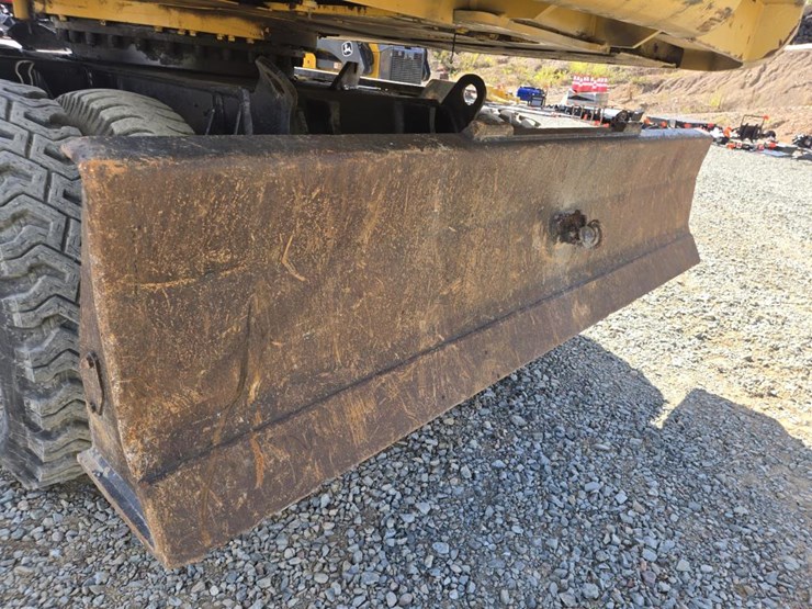 2006-caterpillar-m318-image-41