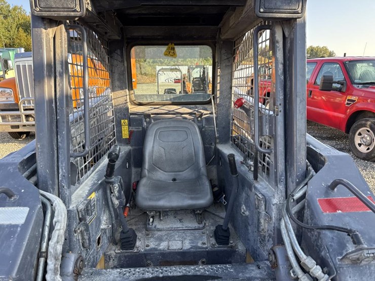 2001-new-holland-ls180-image-37